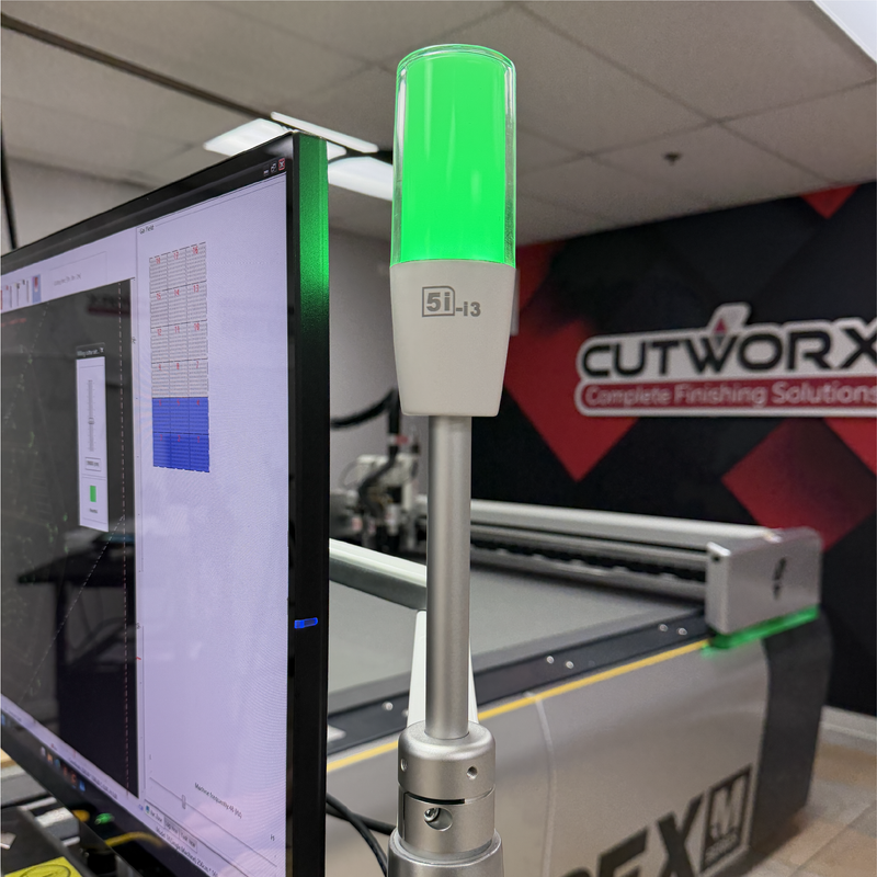 Green status light indicator for safe operation 