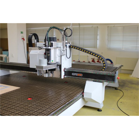 Carbon Fiber Composite Gantry – Lightweight Speed with Structural Rigidity